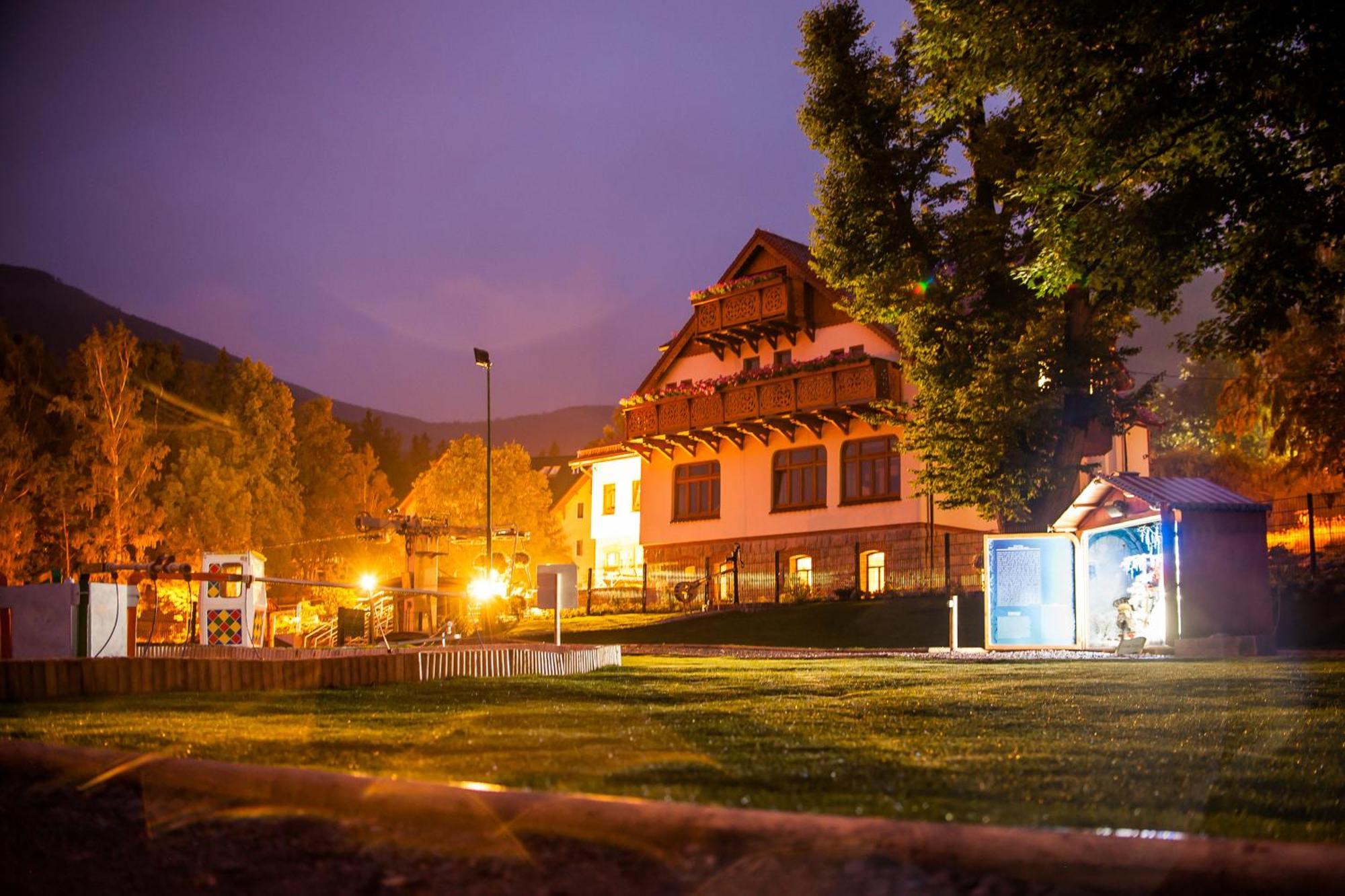 Przystanek Bavaria - Sauny, Parking Oraz Wstep Do Parku Bajek W Cenie! Karpacz Exteriér fotografie