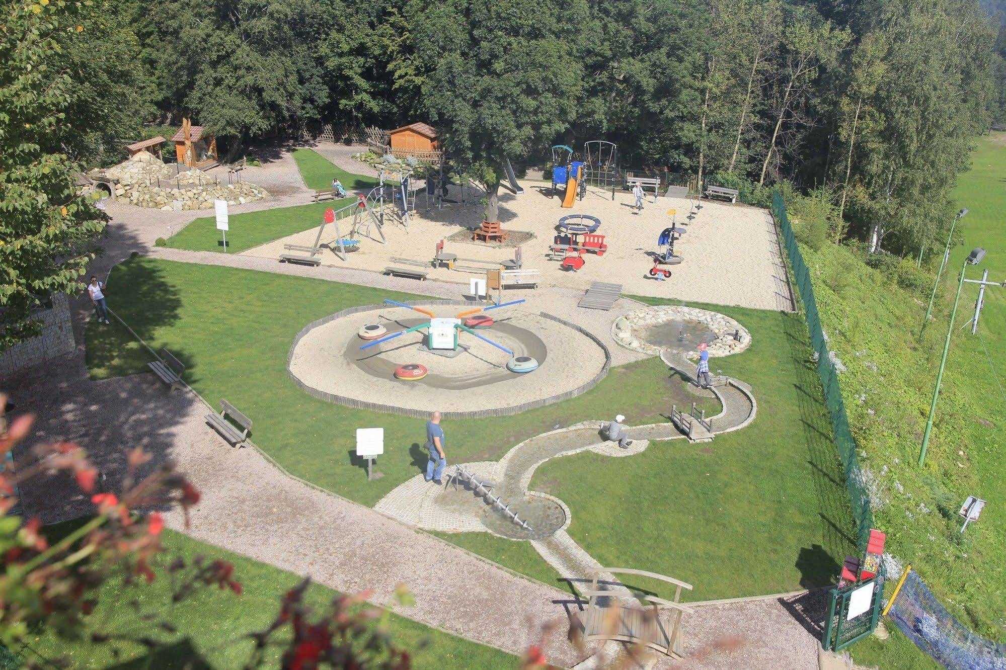 Przystanek Bavaria - Sauny, Parking Oraz Wstep Do Parku Bajek W Cenie! Karpacz Exteriér fotografie